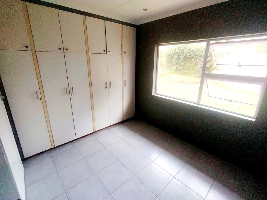 5 Bedroom Property for Sale in Beacon Bay Eastern Cape
